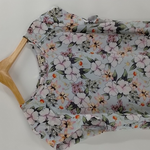 Lily White pale blue floral short sleeve flowy blouse size XL - Picture 2 of 8